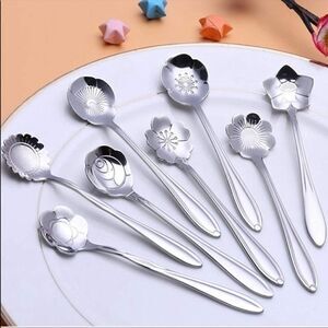 ✨NEW Dessert Stainless Steel Deluxe Spoon Set of 8 Silver Color✨
